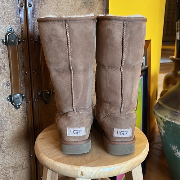 Uggs tall classic Boots - Picture 5 of 10